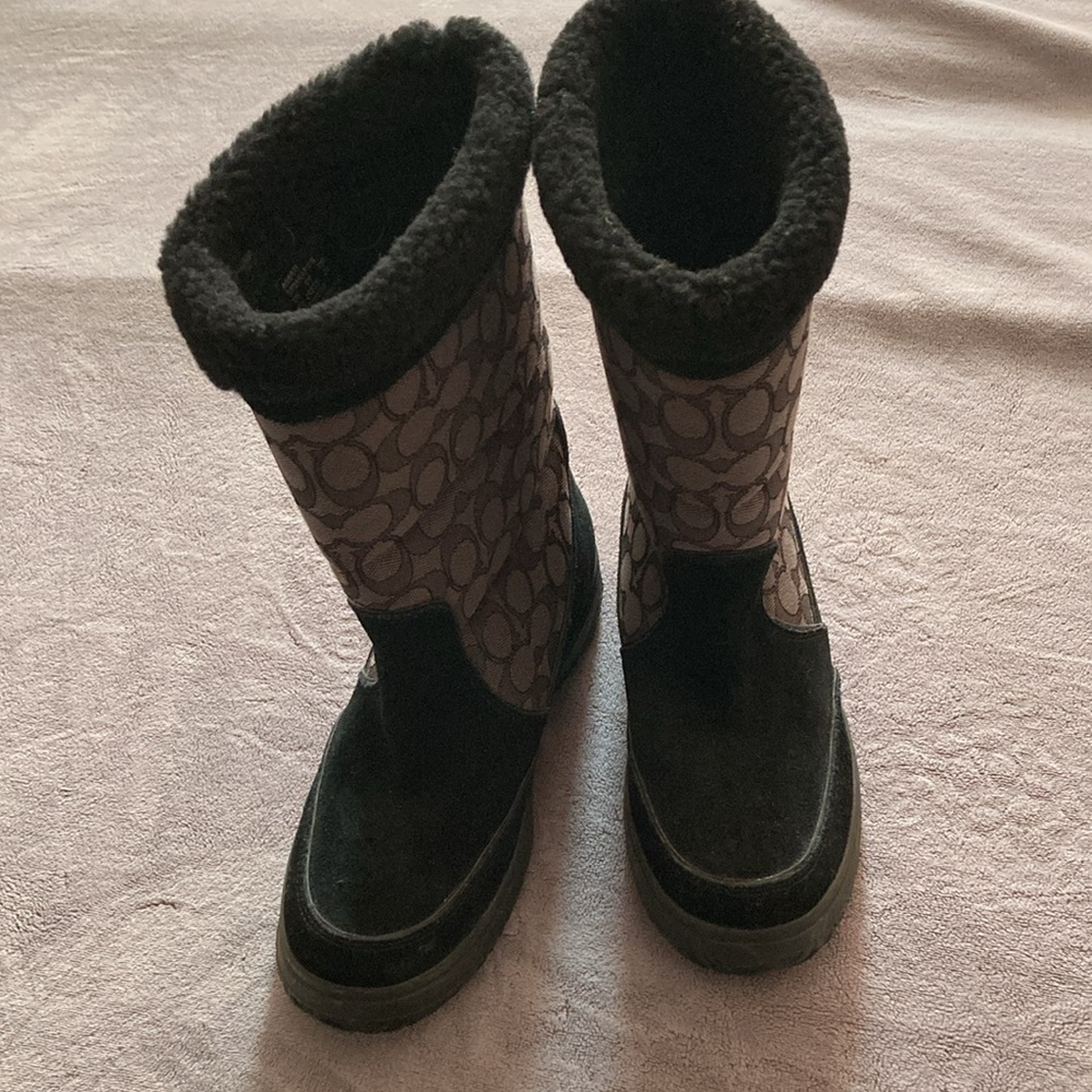 Coach Women’s Worm Winter Boots Size9 Round Toe Black and Gray Very good quality